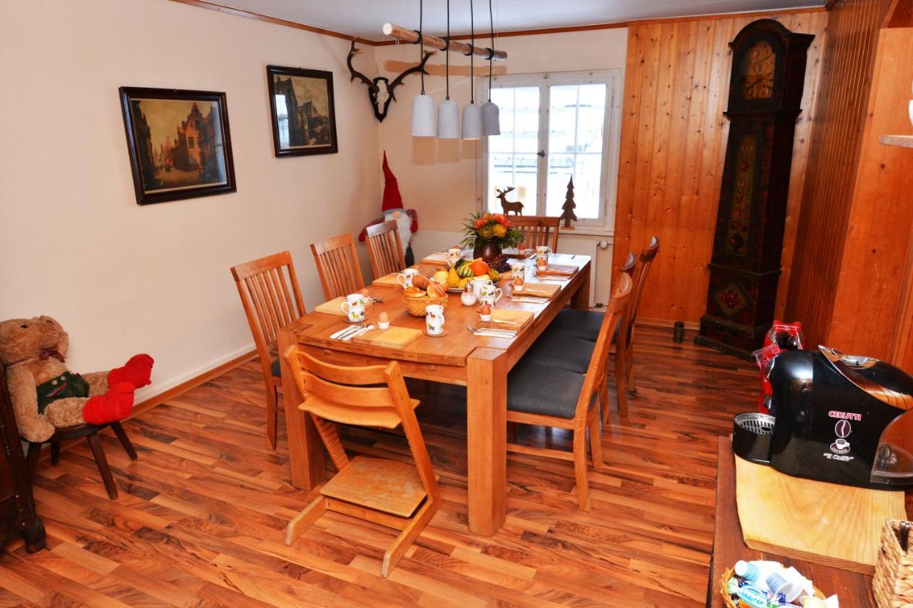 Alte Post Mit Geschichte Und Restaurant Lägenhet Tavanasa Exteriör bild