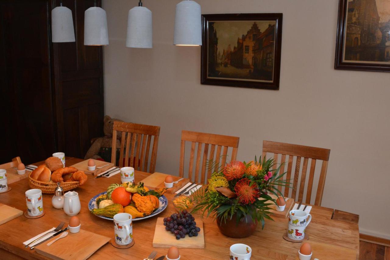 Alte Post Mit Geschichte Und Restaurant Lägenhet Tavanasa Exteriör bild
