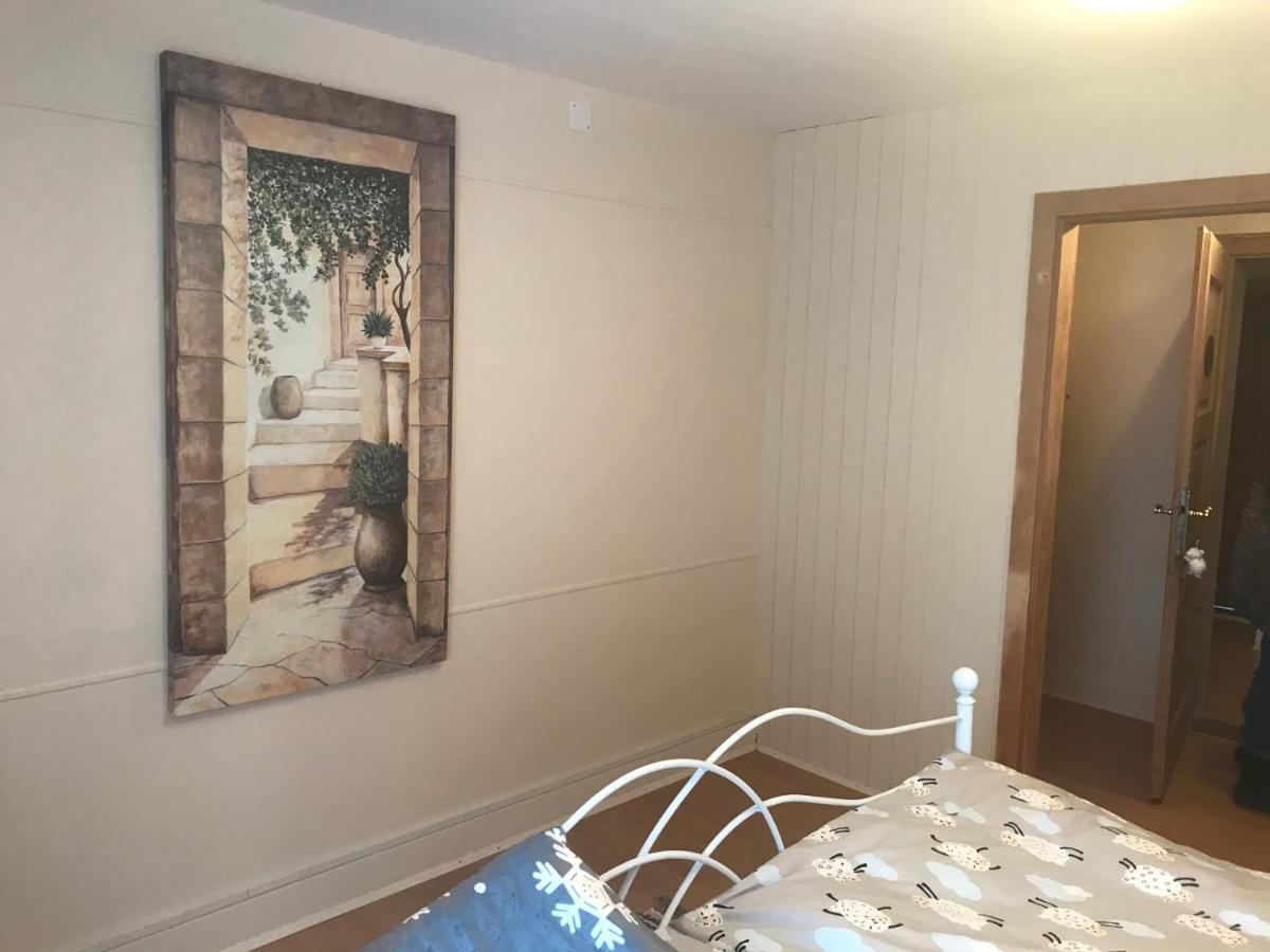 Alte Post Mit Geschichte Und Restaurant Lägenhet Tavanasa Exteriör bild