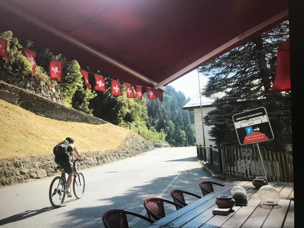 Alte Post Mit Geschichte Und Restaurant Lägenhet Tavanasa Exteriör bild