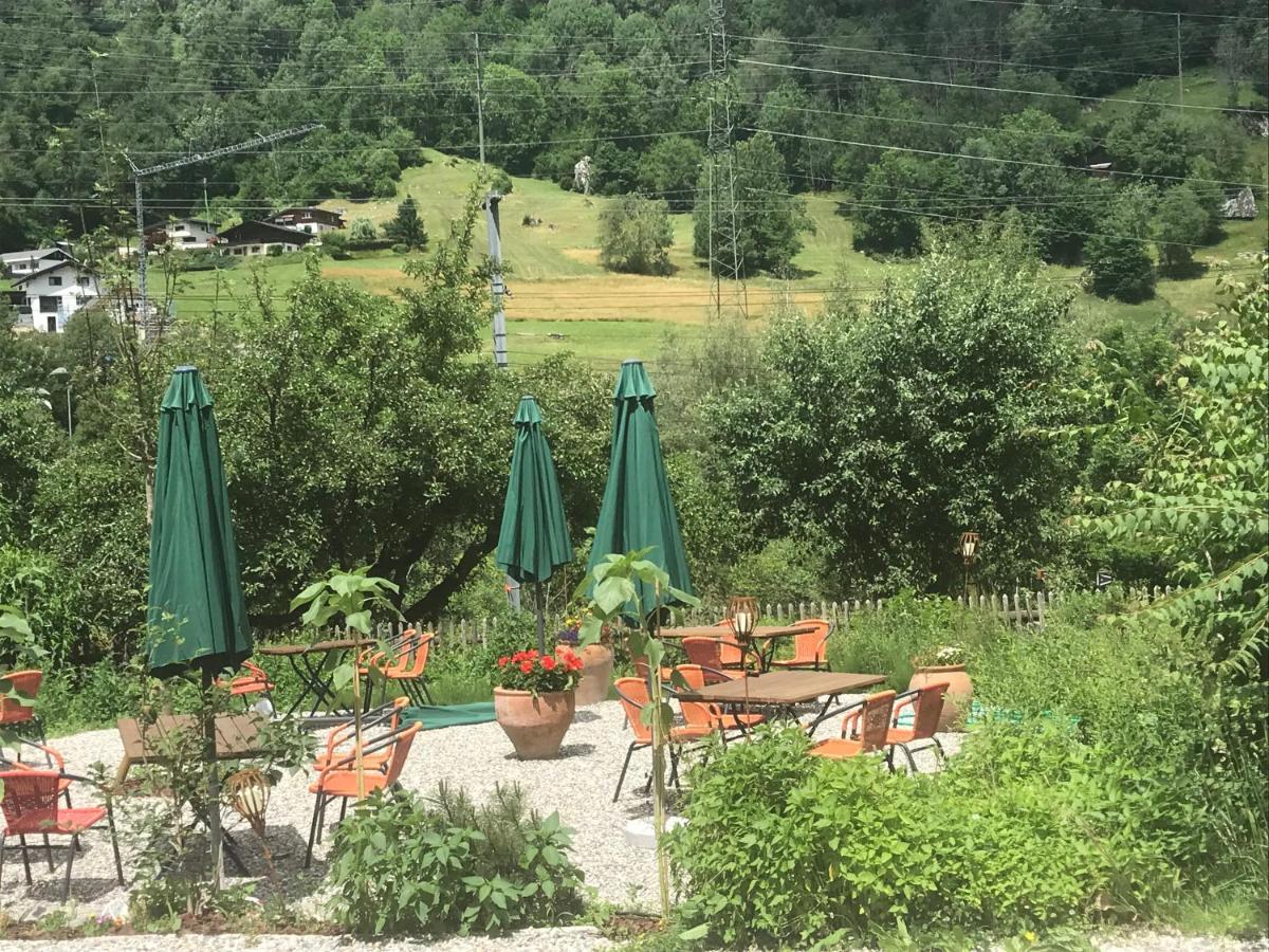 Alte Post Mit Geschichte Und Restaurant Lägenhet Tavanasa Exteriör bild