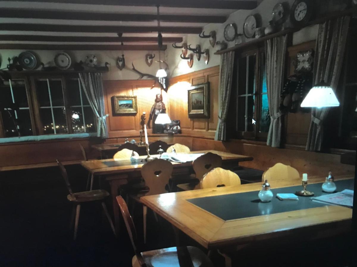 Alte Post Mit Geschichte Und Restaurant Lägenhet Tavanasa Exteriör bild